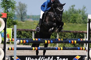 Instructrice Diënthy in actie op wedstrijd