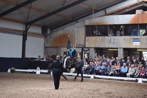 Esther en Sandra in actie tijdens de voltigewedstrijd in Odiliapeel