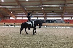 Lisa en Andrea op wedstrijd in Ermelo